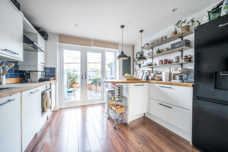 Images for Field End, Farnham, GU9