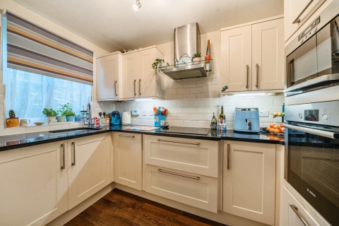Click the photo for more details of Crosby Way, Farnham, GU9