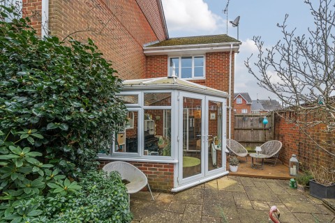 Click the photo for more details of Crosby Way, Farnham, GU9