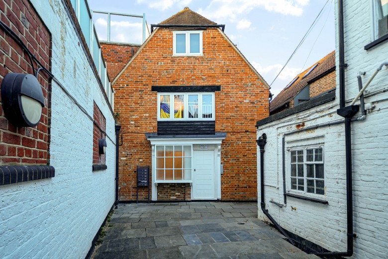 Click the photo for more details of The Borough, Farnham, GU9