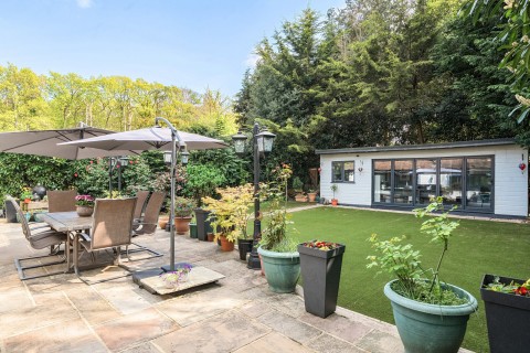 Click the photo for more details of Horseshoe Lane, Ash Vale, GU12