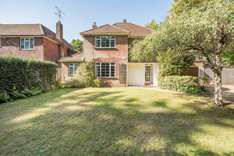 Click the photo for more details of Avenue Road, Farnborough, Hampshire