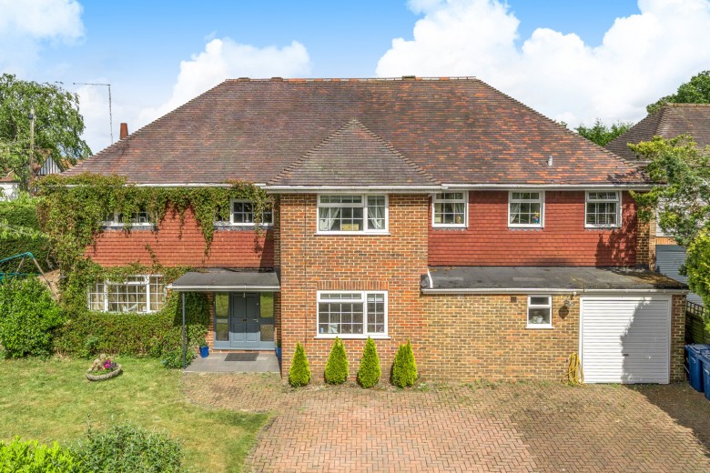 Click the photo for more details of Swiss Close, Wrecclesham, Farnham, GU10