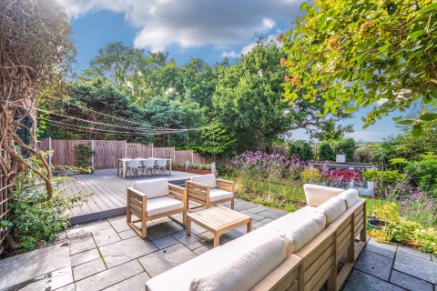 Click the photo for more details of Wrecclesham, Farnham, Surrey