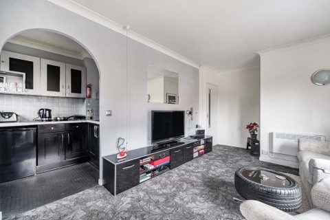 Click the photo for more details of South Street, Farnham, Surrey