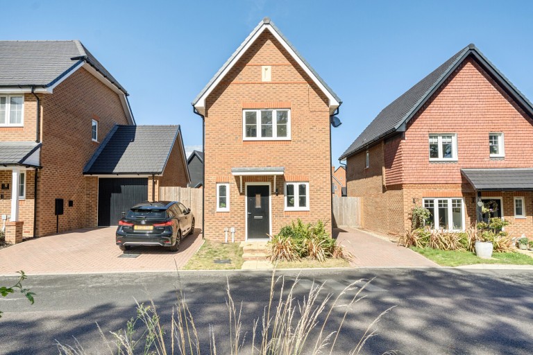 Images for Cardinal Way, Farnham, Surrey