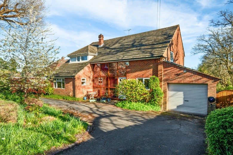 Click the photo for more details of Wrecclesham, Farnham, Surrey