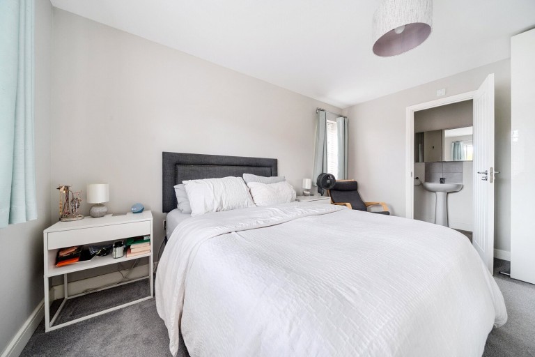 Images for Keepsake Close, Farnham, Surrey