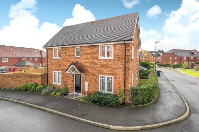 Images for Keepsake Close, Farnham, Surrey