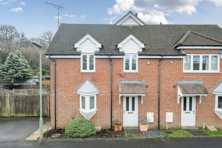 Click the photo for more details of Kingfisher Road, Farnham, Surrey