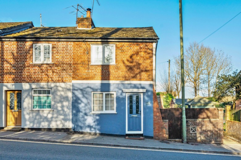 Click the photo for more details of Farnborough Road, Farnham, Surrey