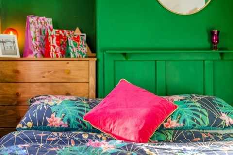 Click the photo for more details of Farnborough Road, Farnham, Surrey