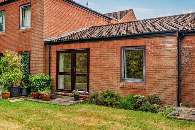 Click the photo for more details of South Street, Farnham, Surrey