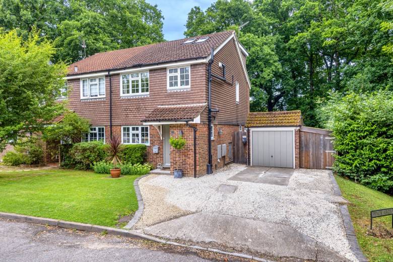Click the photo for more details of Pinckards, Chiddingfold, GU8