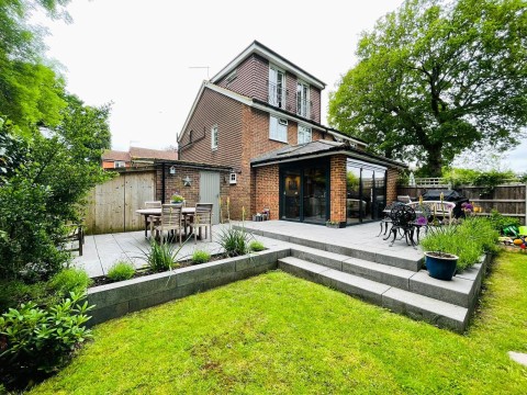 Click the photo for more details of Pinckards, Chiddingfold, GU8