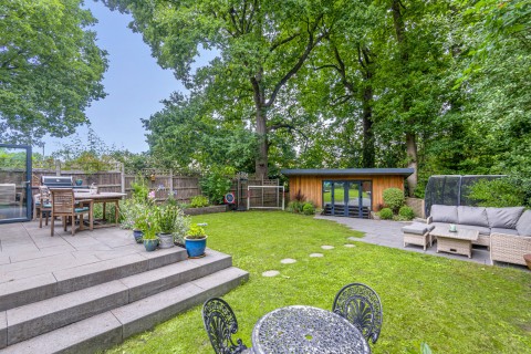 Click the photo for more details of Pinckards, Chiddingfold, GU8