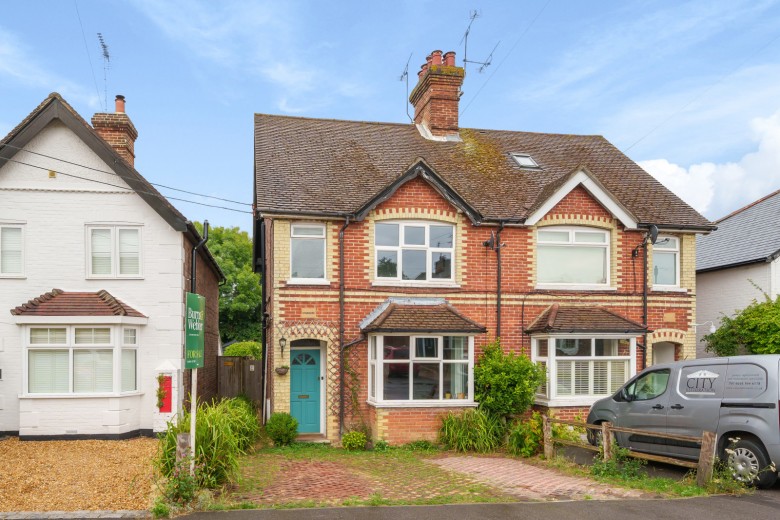 Click the photo for more details of Woodside Road, Chiddingfold, GU8