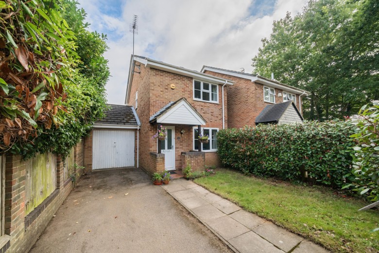 Click the photo for more details of High Ridge, Godalming, GU7