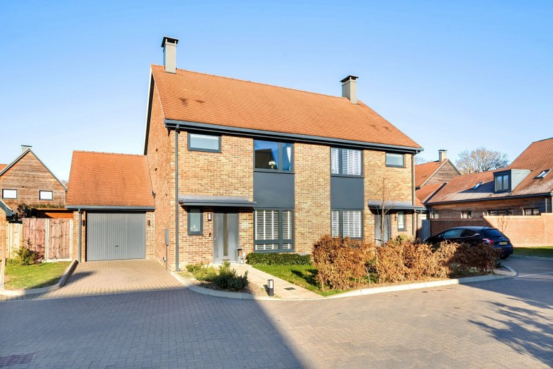 Click the photo for more details of Gratton Chase, Dunsfold, GU8