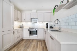 Images for Gratton Chase, Dunsfold, GU8