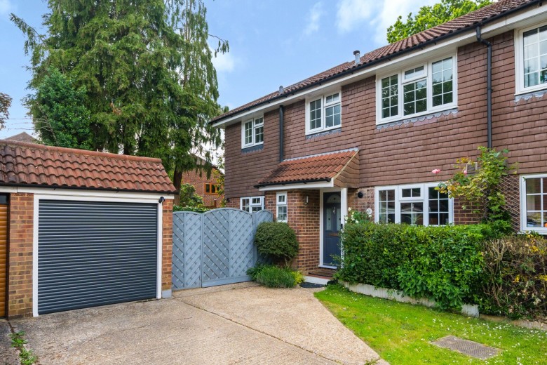 Click the photo for more details of Pinckards, Chiddingfold, Godalming, GU8