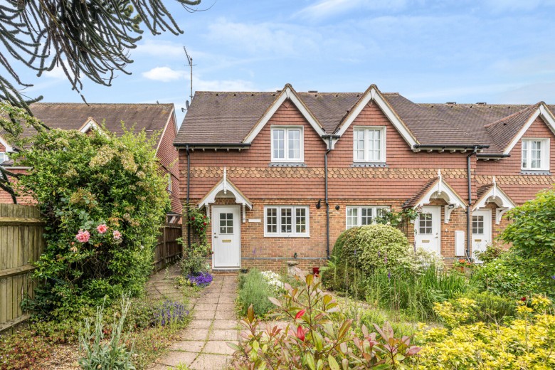 Click the photo for more details of Staceys Meadow, Elstead, GU8