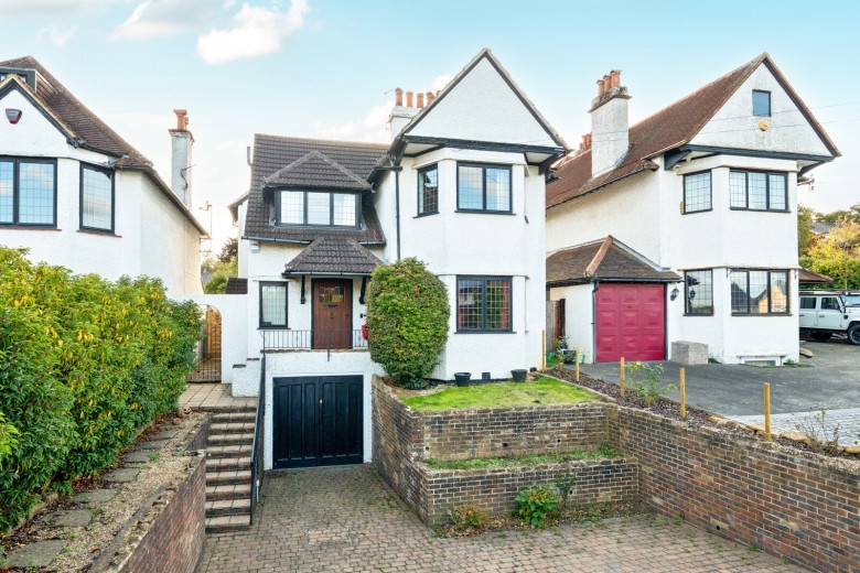 Click the photo for more details of Binscombe Lane, Farncombe, Godalming, Surrey