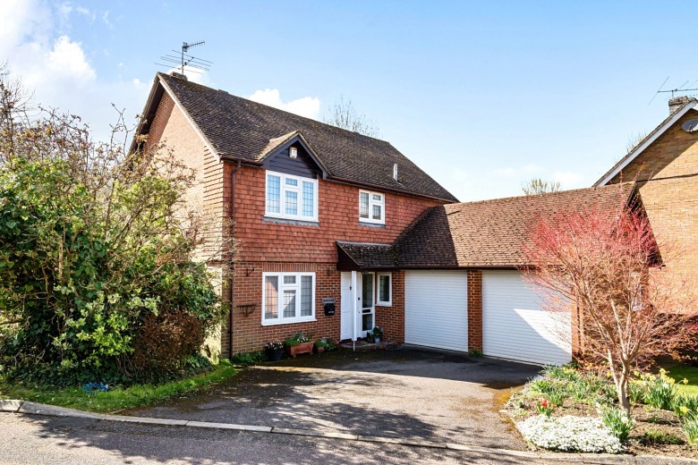Click the photo for more details of George Eliot Close, Witley, Surrey