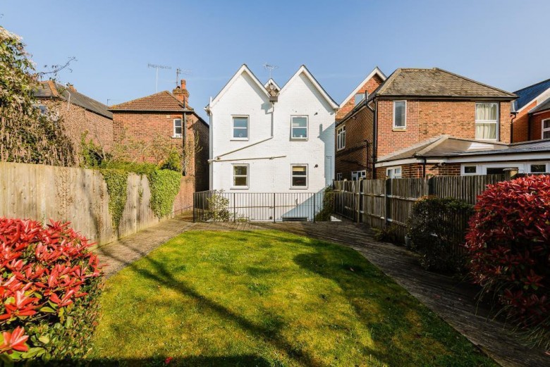 Click the photo for more details of Farnham Road, Guildford, Surrey, GU2