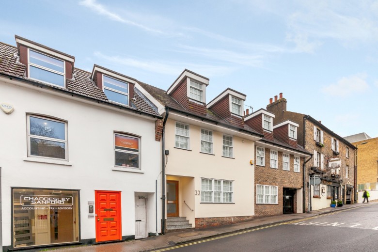 Click the photo for more details of 32 Castle Street, Guildford, GU1