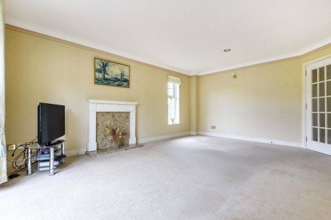 Click the photo for more details of Frensham Road, Farnham, Surrey