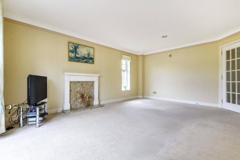 Click the photo for more details of Bourne Heights, Frensham Road, Farnham, GU9