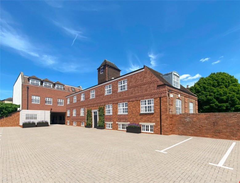 Click the photo for more details of West Street, Farnham, Surrey, GU9