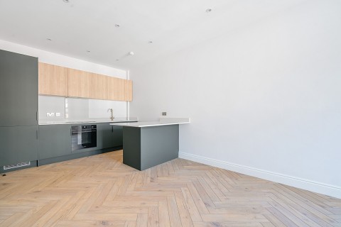 Click the photo for more details of West Street, Farnham, Surrey, GU9