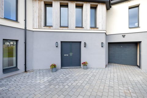 Click the photo for more details of Glasgow, Stirlingshire