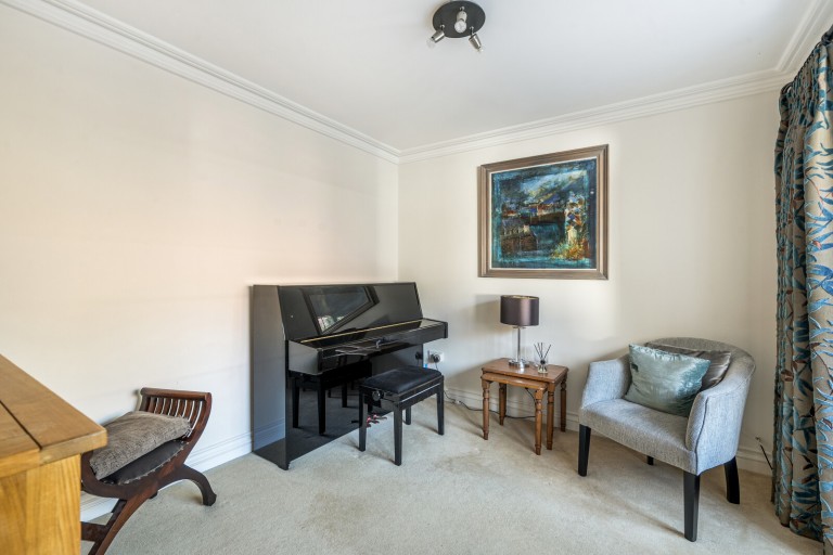 Images for Salix Close, Fetcham, Surrey