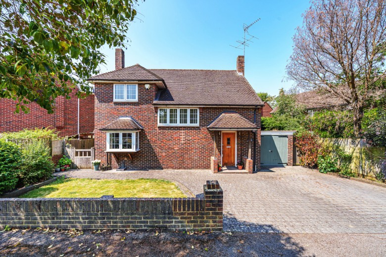 Click the photo for more details of Evelyn Way, Stoke D'Abernon, Cobham, KT11