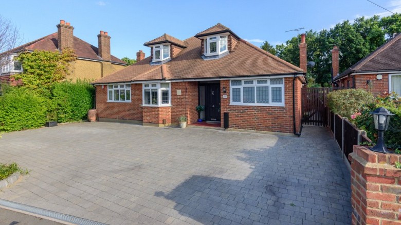 Click the photo for more details of Gatesden Road, Fetcham, KT22