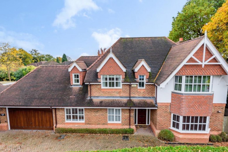 Click the photo for more details of 14B Stoke Road, Cobham, KT11