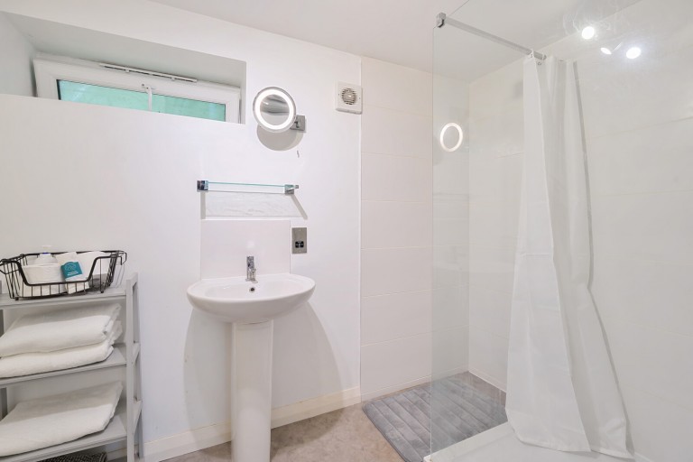 Images for Woodside, Fetcham, Surrey
