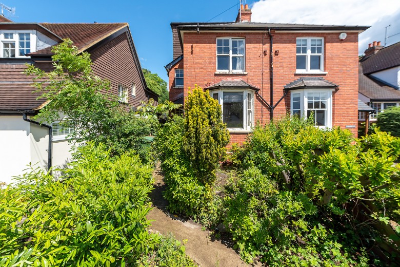 Click the photo for more details of Leigh Road, Cobham, KT11
