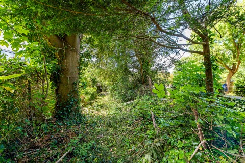 Click the photo for more details of Leigh Road, Cobham, KT11