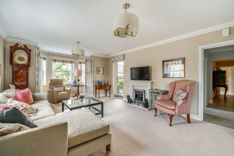 Click the photo for more details of Portsmouth Road, Cobham, KT11
