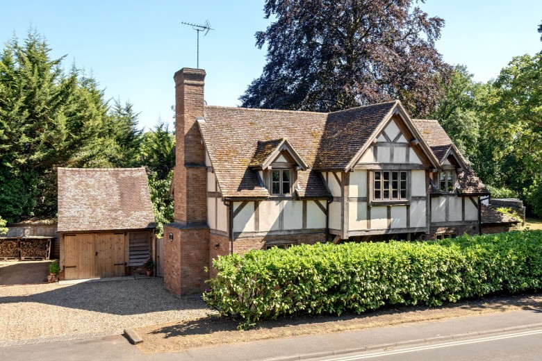 Click the photo for more details of Portsmouth Road, Cobham, Surrey