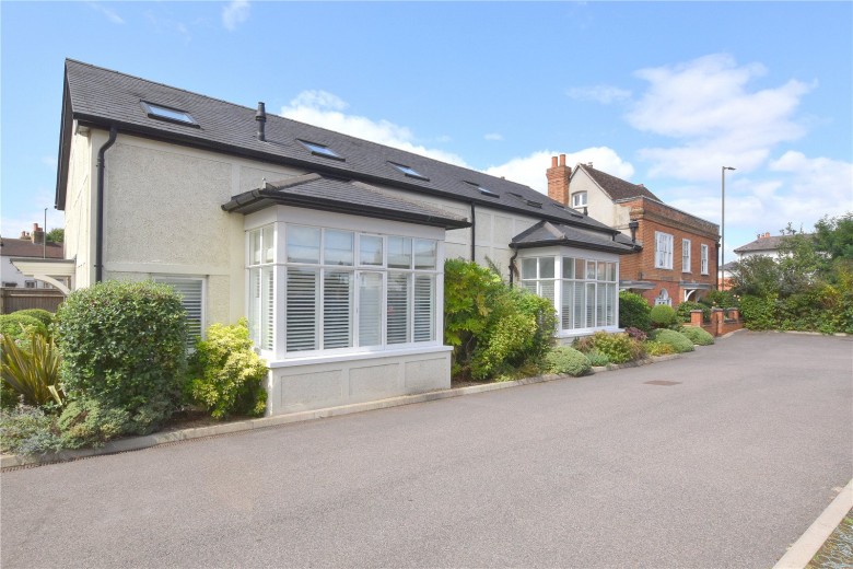 Click the photo for more details of Portsmouth Road, Cobham, Surrey