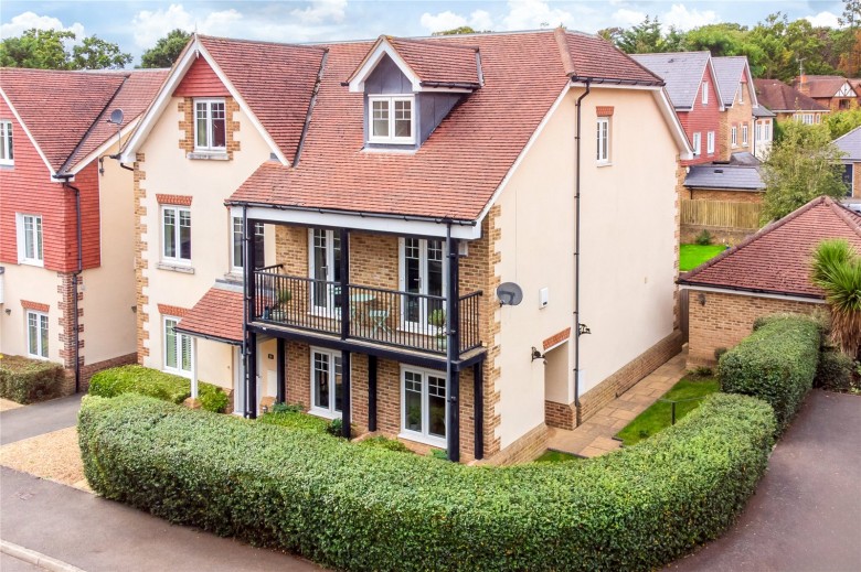 Click the photo for more details of Halcyon Close, Oxshott, KT22