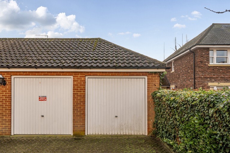 Images for Hollyhedge Road, Cobham, Surrey