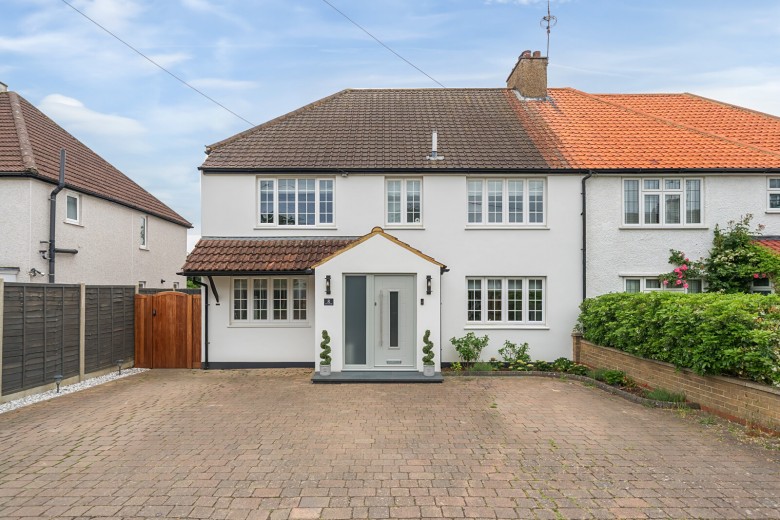 Click the photo for more details of Tilt Close, Cobham, KT11