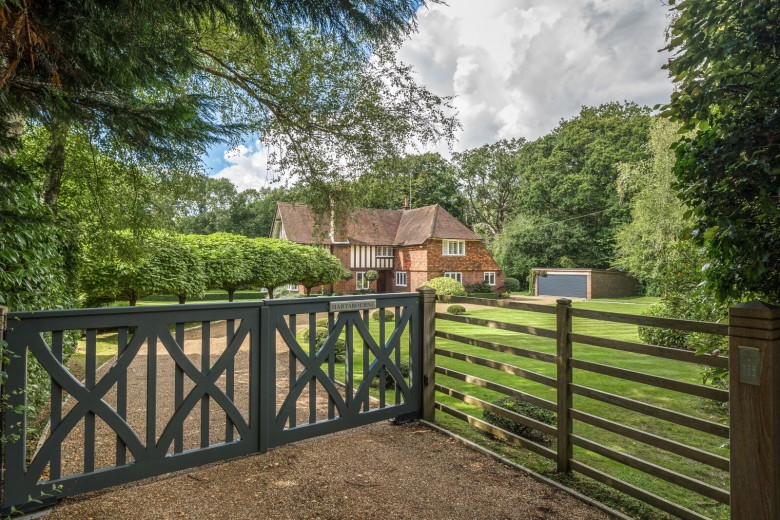 Click the photo for more details of Highcotts Lane, West Clandon, GU4