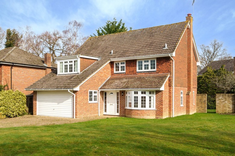 Click the photo for more details of The Ridings, East Horsley, KT24